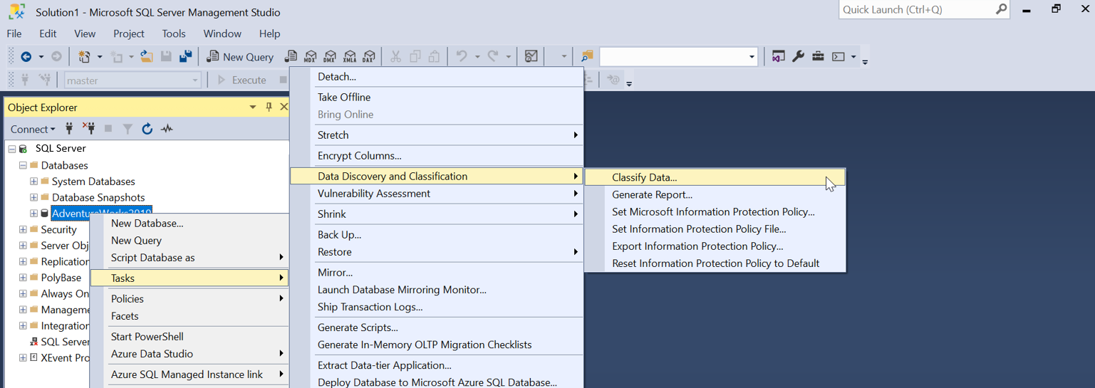 Screenshot che mostra l'Esplora oggetti SSMS con Attività di > individuazione e classificazione dei dati > Classificare i dati... selezionato.