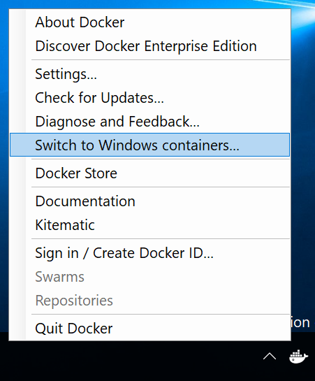 Screenshot del menu della barra delle applicazioni Docker. Il comando Passa ai contenitori di Windows è selezionato.